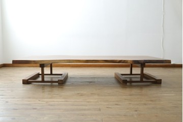 中古　美品　クラロウォールナット材　流れる木目と一枚板の存在感が際立つ2way使いのダイニングテーブル　定価約90万円　(R-086929)