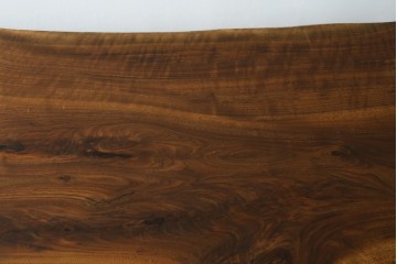中古　美品　クラロウォールナット材　流れる木目と一枚板の存在感が際立つ2way使いのダイニングテーブル　定価約90万円　(R-086929)