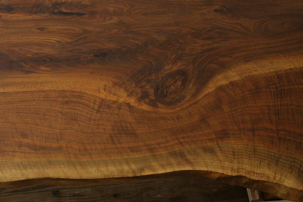 中古　美品　クラロウォールナット材　流れる木目と一枚板の存在感が際立つ2way使いのダイニングテーブル　定価約90万円　(R-086929)