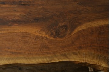 中古　美品　クラロウォールナット材　流れる木目と一枚板の存在感が際立つ2way使いのダイニングテーブル　定価約90万円　(R-086929)