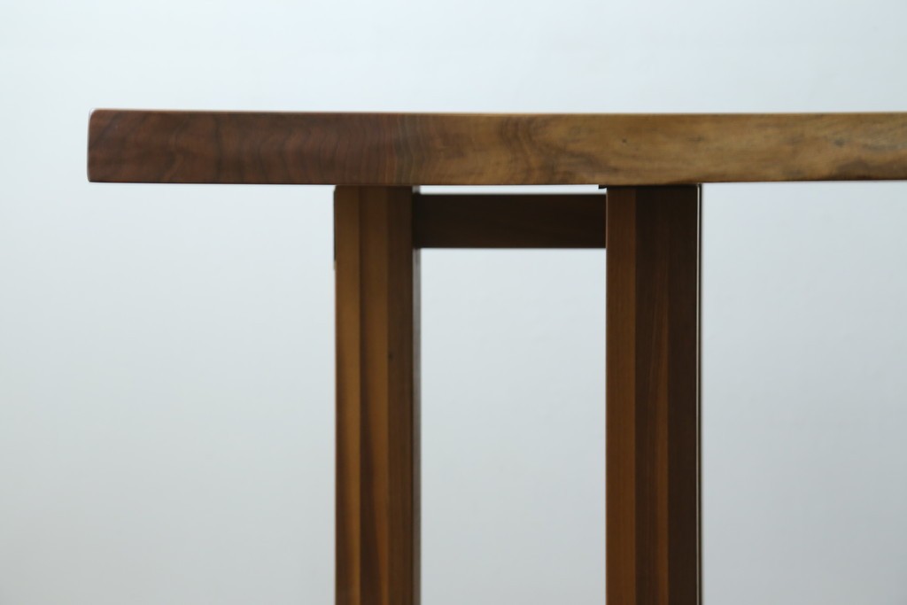 中古　美品　クラロウォールナット材　流れる木目と一枚板の存在感が際立つ2way使いのダイニングテーブル　定価約90万円　(R-086929)