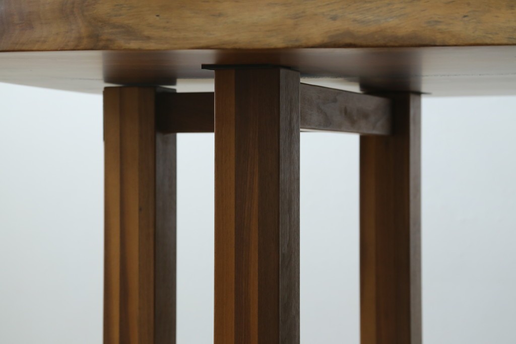 中古　美品　クラロウォールナット材　流れる木目と一枚板の存在感が際立つ2way使いのダイニングテーブル　定価約90万円　(R-086929)