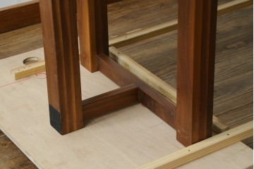 中古　美品　クラロウォールナット材　流れる木目と一枚板の存在感が際立つ2way使いのダイニングテーブル　定価約90万円　(R-086929)