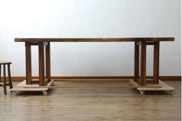 中古　美品　クラロウォールナット材　流れる木目と一枚板の存在感が際立つ2way使いのダイニングテーブル　定価約90万円　(R-086929)