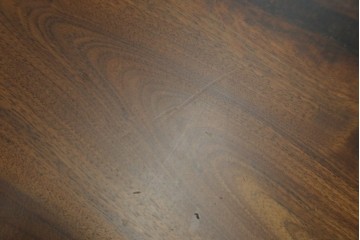 中古　美品　クラロウォールナット材　流れる木目と一枚板の存在感が際立つ2way使いのダイニングテーブル　定価約90万円　(R-086929)