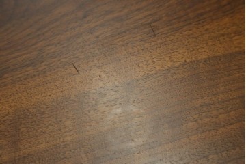 中古　美品　クラロウォールナット材　流れる木目と一枚板の存在感が際立つ2way使いのダイニングテーブル　定価約90万円　(R-086929)