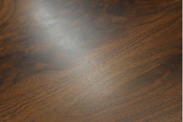 中古　美品　クラロウォールナット材　流れる木目と一枚板の存在感が際立つ2way使いのダイニングテーブル　定価約90万円　(R-086929)
