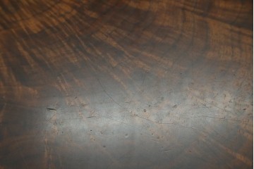 中古　美品　クラロウォールナット材　流れる木目と一枚板の存在感が際立つ2way使いのダイニングテーブル　定価約90万円　(R-086929)