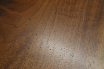 中古　美品　クラロウォールナット材　流れる木目と一枚板の存在感が際立つ2way使いのダイニングテーブル　定価約90万円　(R-086929)