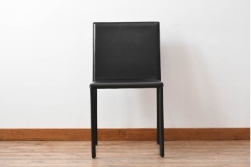 中古　イタリア　calligaris(カリガリス)　本革製ダイニングチェア　※座面内部のウレタンに劣化有り　(R-086932)