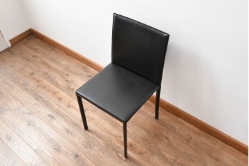 中古　イタリア　calligaris(カリガリス)　本革製ダイニングチェア　※座面内部のウレタンに劣化有り　(R-086932)