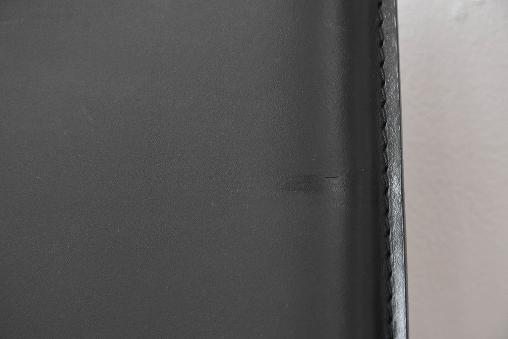 中古　イタリア　calligaris(カリガリス)　本革製ダイニングチェア　※座面内部のウレタンに劣化有り　(R-086932)