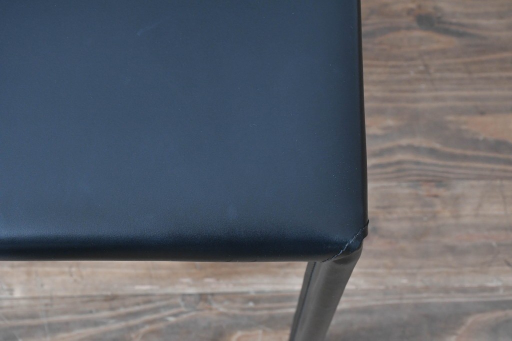 中古　イタリア　calligaris(カリガリス)　本革製ダイニングチェア　※座面内部のウレタンに劣化有り　(R-086932)