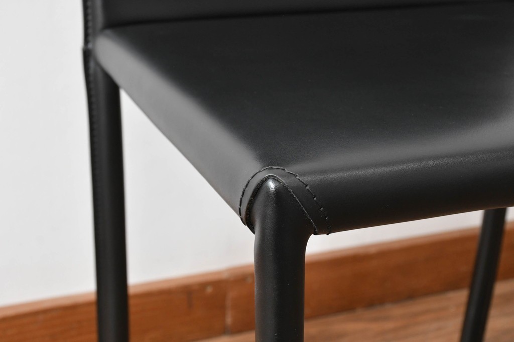 中古　イタリア　calligaris(カリガリス)　本革製ダイニングチェア　※座面内部のウレタンに劣化有り　(R-086932)