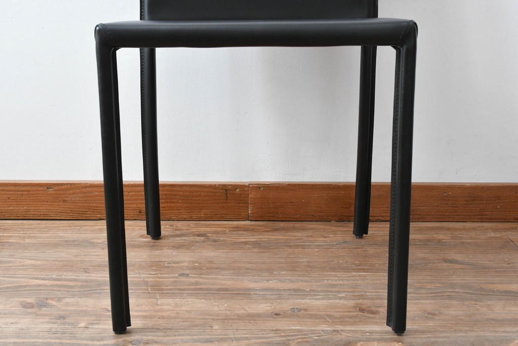 中古　イタリア　calligaris(カリガリス)　本革製ダイニングチェア　※座面内部のウレタンに劣化有り　(R-086932)