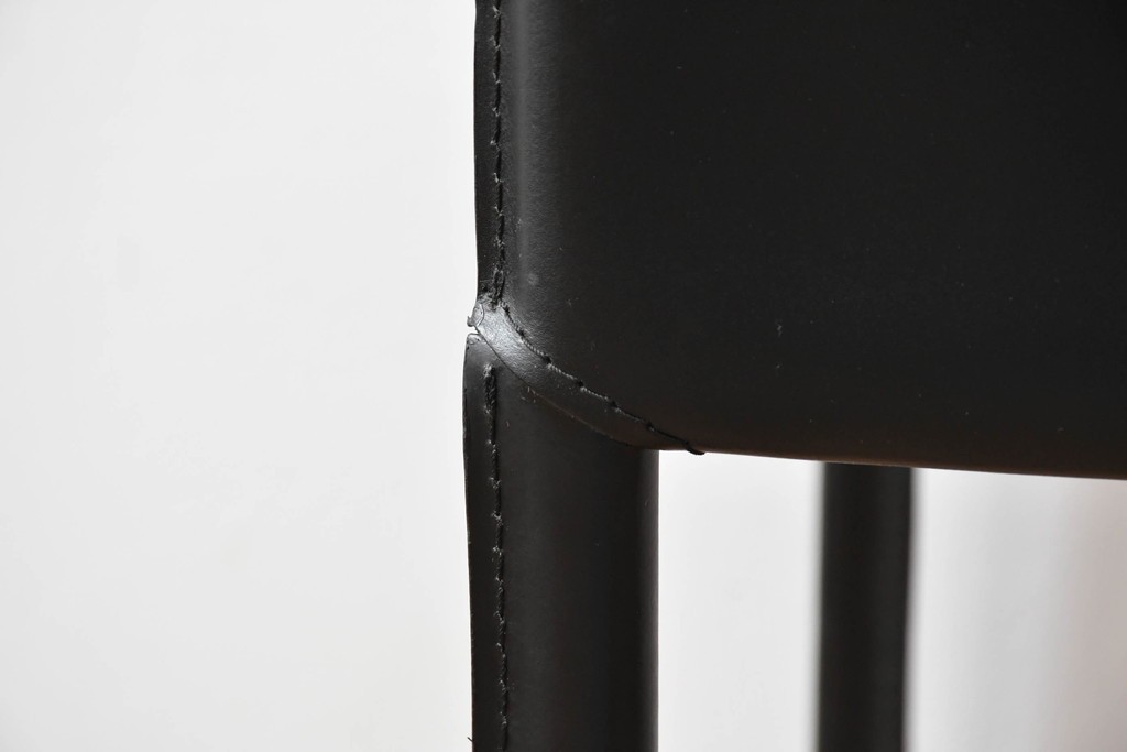 中古　イタリア　calligaris(カリガリス)　本革製ダイニングチェア　※座面内部のウレタンに劣化有り　(R-086932)