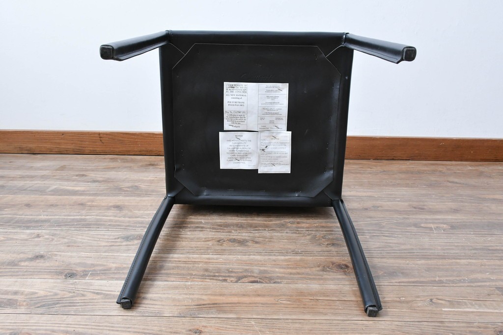 中古　イタリア　calligaris(カリガリス)　本革製ダイニングチェア　※座面内部のウレタンに劣化有り　(R-086932)