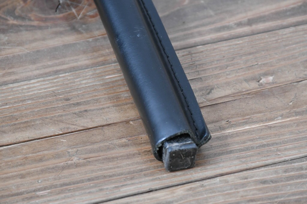 中古　イタリア　calligaris(カリガリス)　本革製ダイニングチェア　※座面内部のウレタンに劣化有り　(R-086932)