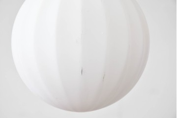 中古　高級輸入品　高島屋デパート取り扱い　真鍮アームのアンティーク調2灯シャンデリア　(R-086936)