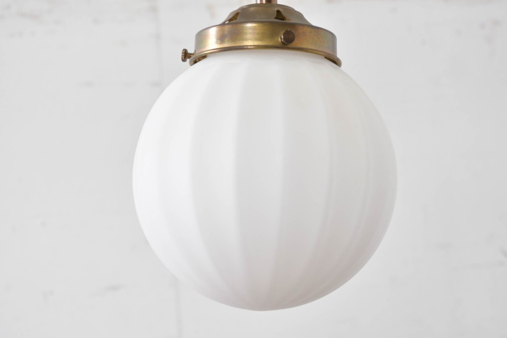 中古　高級輸入品　高島屋デパート取り扱い　真鍮アームのアンティーク調2灯シャンデリア　(R-086936)