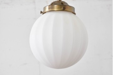 中古　高級輸入品　高島屋デパート取り扱い　真鍮アームのアンティーク調2灯シャンデリア　(R-086936)