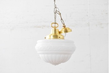 中古　DAIKO(大光電機)　クラシカルな模様が浮かぶ乳白色のペンダントライト　(R-086938)