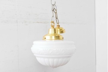 中古　DAIKO(大光電機)　クラシカルな模様が浮かぶ乳白色のペンダントライト　(R-086938)