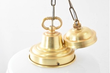 中古　DAIKO(大光電機)　クラシカルな模様が浮かぶ乳白色のペンダントライト　(R-086938)