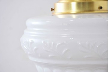 中古　DAIKO(大光電機)　クラシカルな模様が浮かぶ乳白色のペンダントライト　(R-086938)