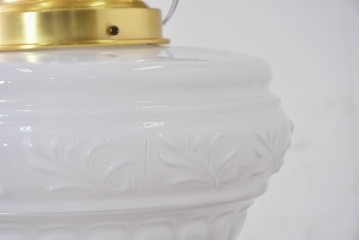 中古　DAIKO(大光電機)　クラシカルな模様が浮かぶ乳白色のペンダントライト　(R-086938)