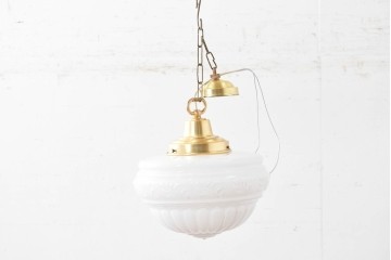 中古　DAIKO(大光電機)　クラシカルな模様が浮かぶ乳白色のペンダントライト　(R-086939)