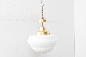 中古　DAIKO(大光電機)　クラシカルな模様が浮かぶ乳白色のペンダントライト　(R-086939)