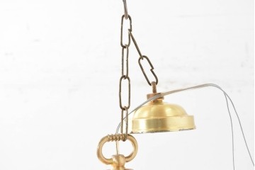 中古　DAIKO(大光電機)　クラシカルな模様が浮かぶ乳白色のペンダントライト　(R-086939)