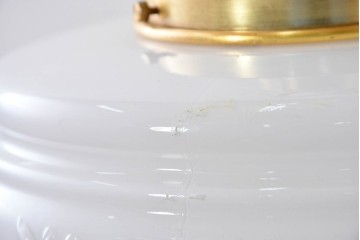 中古　DAIKO(大光電機)　クラシカルな模様が浮かぶ乳白色のペンダントライト　(R-086939)