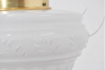 中古　DAIKO(大光電機)　クラシカルな模様が浮かぶ乳白色のペンダントライト　(R-086939)