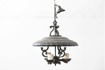 中古　アンティーク調　蝋燭型のクラシカルな3灯シャンデリア　(R-086942)