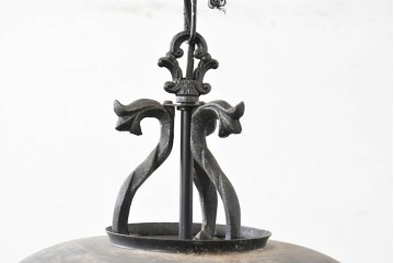 中古　アンティーク調　蝋燭型のクラシカルな3灯シャンデリア　(R-086942)