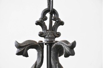 中古　アンティーク調　蝋燭型のクラシカルな3灯シャンデリア　(R-086942)
