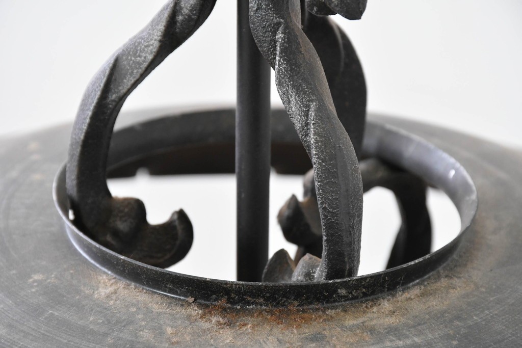 中古　アンティーク調　蝋燭型のクラシカルな3灯シャンデリア　(R-086942)