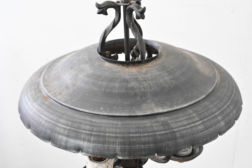 中古　アンティーク調　蝋燭型のクラシカルな3灯シャンデリア　(R-086942)