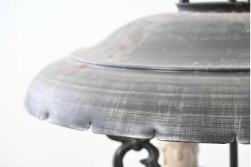 中古　アンティーク調　蝋燭型のクラシカルな3灯シャンデリア　(R-086942)