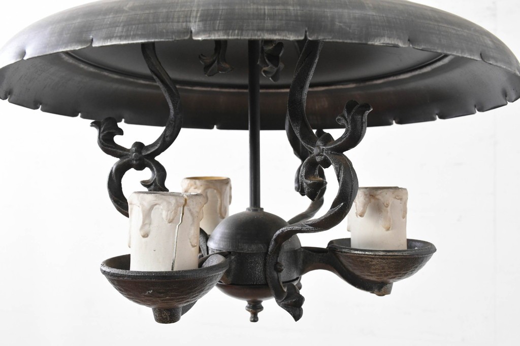 中古　アンティーク調　蝋燭型のクラシカルな3灯シャンデリア　(R-086942)