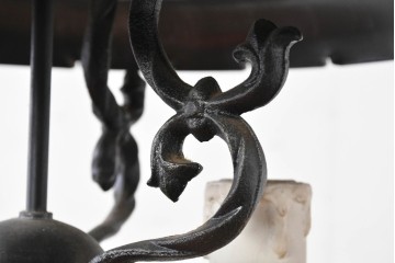 中古　アンティーク調　蝋燭型のクラシカルな3灯シャンデリア　(R-086942)