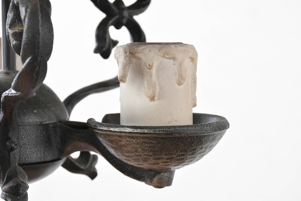 中古　アンティーク調　蝋燭型のクラシカルな3灯シャンデリア　(R-086942)