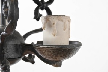 中古　アンティーク調　蝋燭型のクラシカルな3灯シャンデリア　(R-086942)