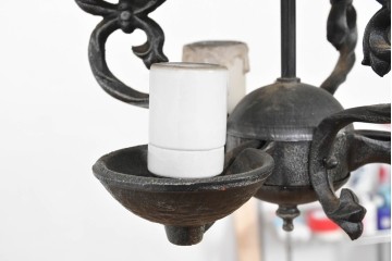 中古　アンティーク調　蝋燭型のクラシカルな3灯シャンデリア　(R-086942)