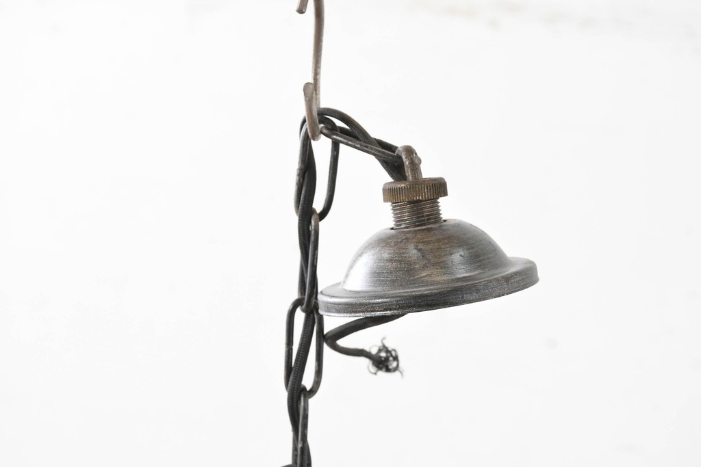 中古　アンティーク調　蝋燭型のクラシカルな3灯シャンデリア　(R-086942)