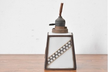 《引っ掛けシーリング式ペンダントライト加工費込み》　和製ヴィンテージ　六ツ目編みのセルロイド装飾が印象的な角型ペンダントライト　(R-086944)