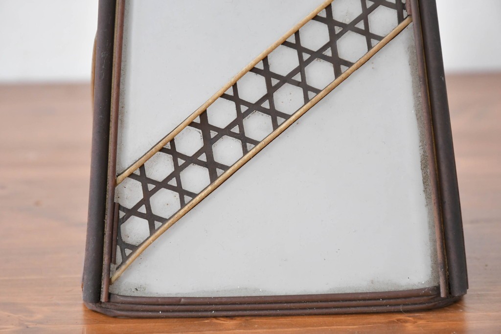 《引っ掛けシーリング式ペンダントライト加工費込み》　和製ヴィンテージ　六ツ目編みのセルロイド装飾が印象的な角型ペンダントライト　(R-086944)