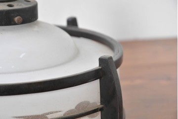 和製アンティーク　昭和初期　木製装飾付き　松に鳥の図柄があしらわれたペンダントライト　(R-086945)